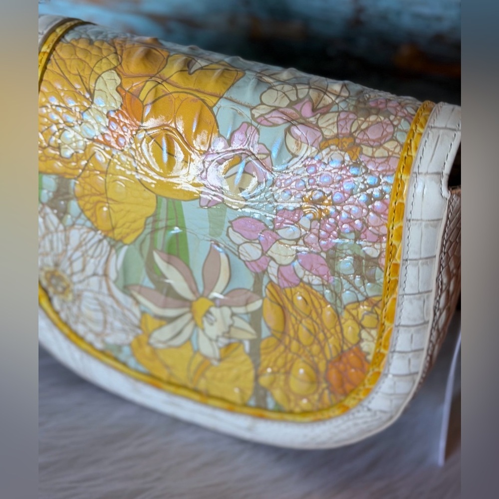 NWT Brahmin Briar Daffodil Pimlico Leather Crossbody - Beautiful Floral pattern - Picture 3 of 10